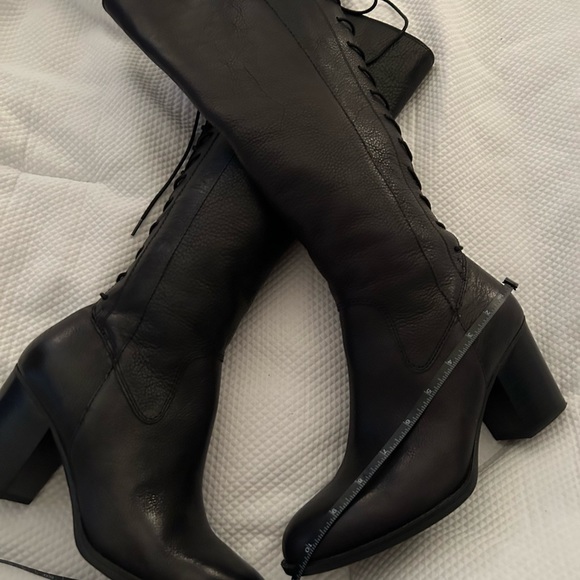 New never worn.black leather boot size 9 - Picture 4 of 16